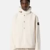 Anorak mit abnehmbarem Kapuzenfutter und Kinnriemen Anorak mit abnehmbarem Kapuzenfutter und Kinnriemen