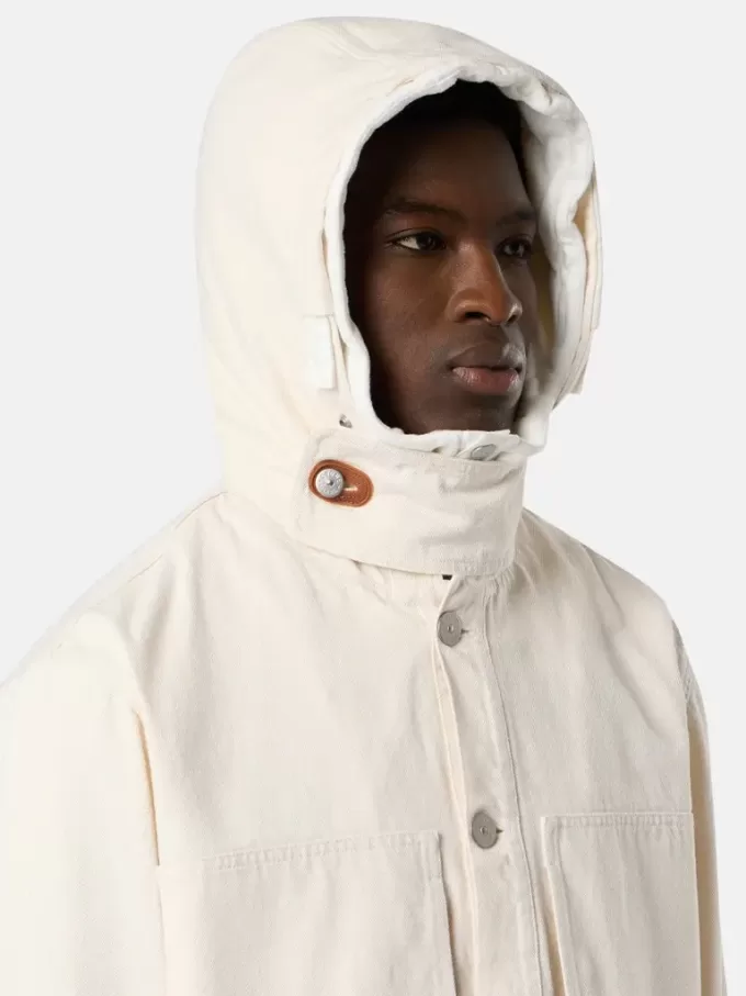Anorak mit abnehmbarem Kapuzenfutter und Kinnriemen Anorak mit abnehmbarem Kapuzenfutter und Kinnriemen