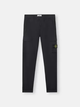 Cargohose mit normaler, konisch zulaufender Passform und Reißverschlusstaschen. Cargohose mit normaler, konisch zulaufender Passform und Reißverschlusstaschen.