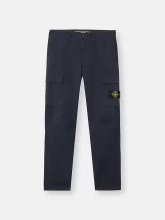 Cargohose mit normaler, konisch zulaufender Passform und Reißverschlusstaschen. Cargohose mit normaler, konisch zulaufender Passform und Reißverschlusstaschen.