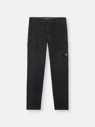 Cargohose mit normaler, konisch zulaufender Passform und Reißverschlusstaschen. Cargohose mit normaler, konisch zulaufender Passform und Reißverschlusstaschen.