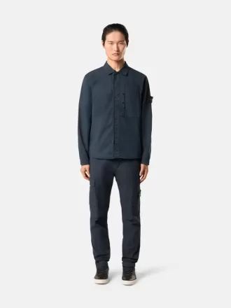 Cargohose mit normaler, konisch zulaufender Passform und Reißverschlusstaschen. Cargohose mit normaler, konisch zulaufender Passform und Reißverschlusstaschen.