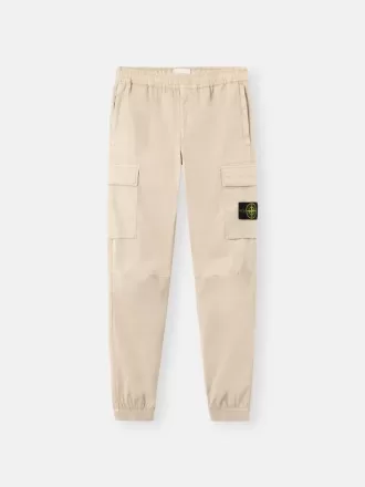Cargohose mit normaler, konischer Passform und Reißverschlusstaschen. Cargohose mit normaler, konischer Passform und Reißverschlusstaschen.