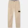 Cargohose mit normaler, konischer Passform und Reißverschlusstaschen. Cargohose mit normaler, konischer Passform und Reißverschlusstaschen.