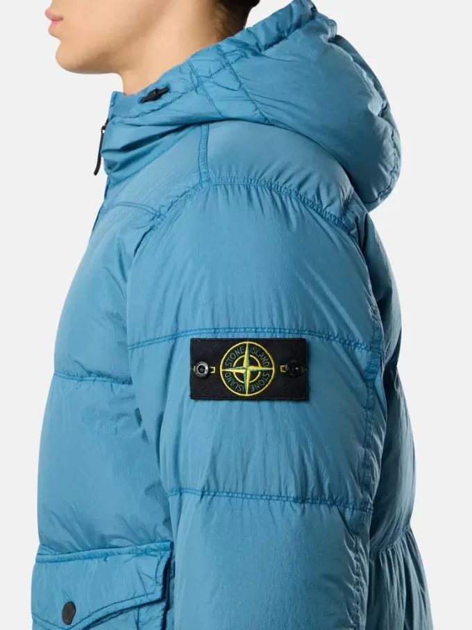 Kapuzen-Daunenjacke mit Windschutz Kapuzen-Daunenjacke mit Windschutz