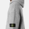 Kapuzenpullover mit Reißverschluss, Taschen und Fischerrippenmuster. Kapuzenpullover mit Reißverschluss, Taschen und Fischerrippenmuster.