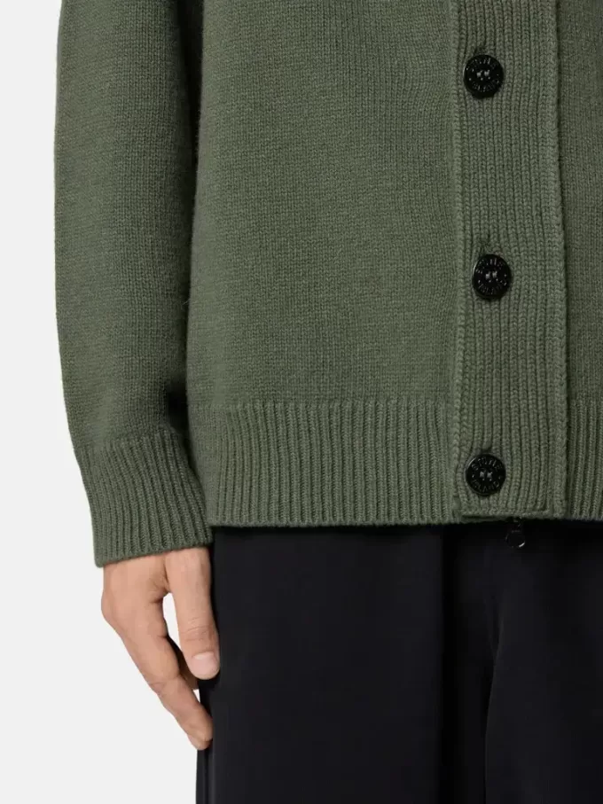 Knopfleiste-Pullover mit Filzbesatz Knopfleiste-Pullover mit Filzbesatz