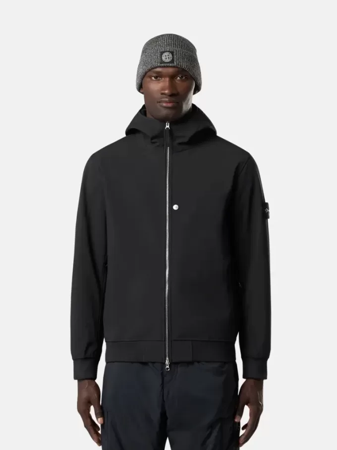 Leichte Kapuzenjacke mit wetterfester Membran Leichte Kapuzenjacke mit wetterfester Membran
