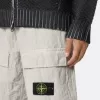 Lockere Cargohose mit verstellbaren Taillenriemen. Lockere Cargohose mit verstellbaren Taillenriemen.