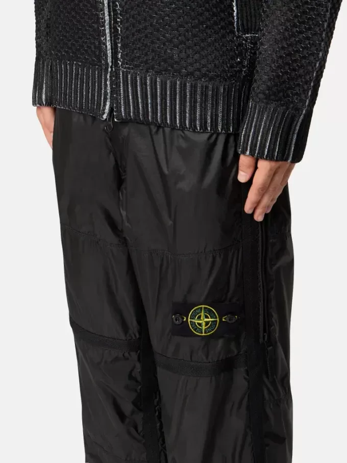 Lockere Jogginghose mit Reißverschlusstaschen und verstellbaren Bündchen Lockere Jogginghose mit Reißverschlusstaschen und verstellbaren Bündchen