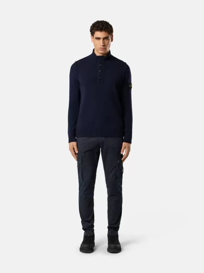 Pullover mit halbem Reißverschluss und Filzbesatz Pullover mit halbem Reißverschluss und Filzbesatz