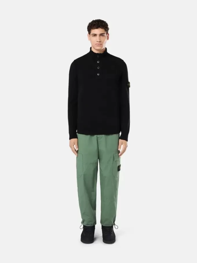 Pullover mit halbem Reißverschluss und Filzbesatz Pullover mit halbem Reißverschluss und Filzbesatz