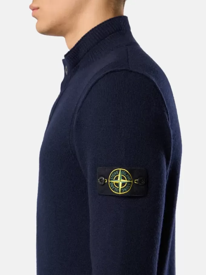 Pullover mit halbem Reißverschluss und Filzbesatz Pullover mit halbem Reißverschluss und Filzbesatz