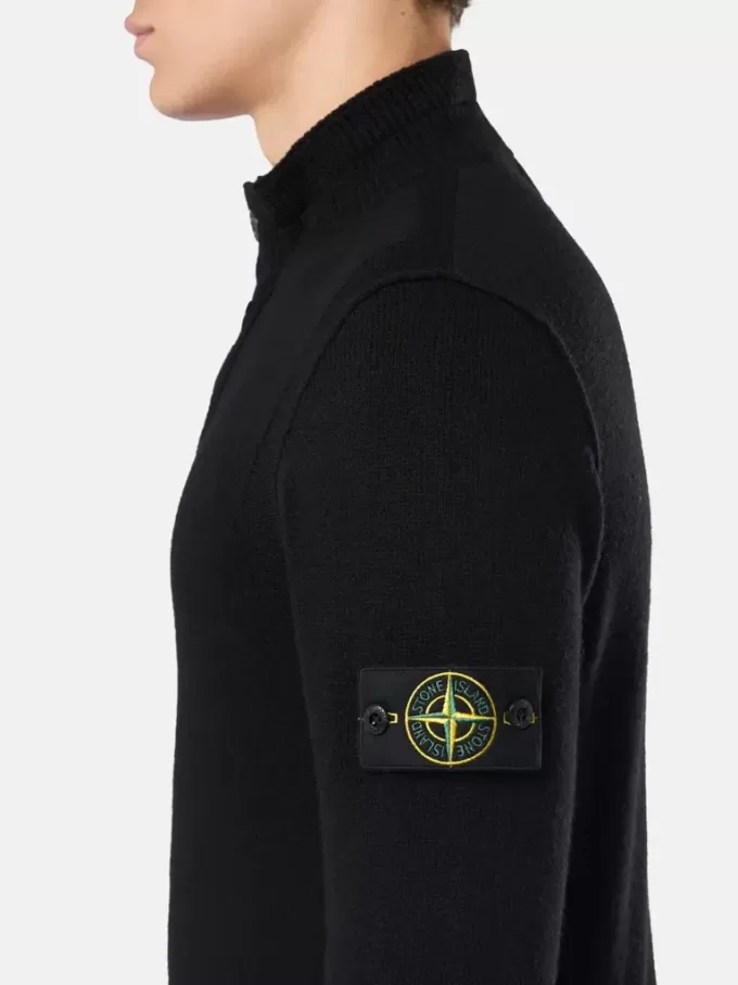 Pullover mit halbem Reißverschluss und Filzbesatz Pullover mit halbem Reißverschluss und Filzbesatz