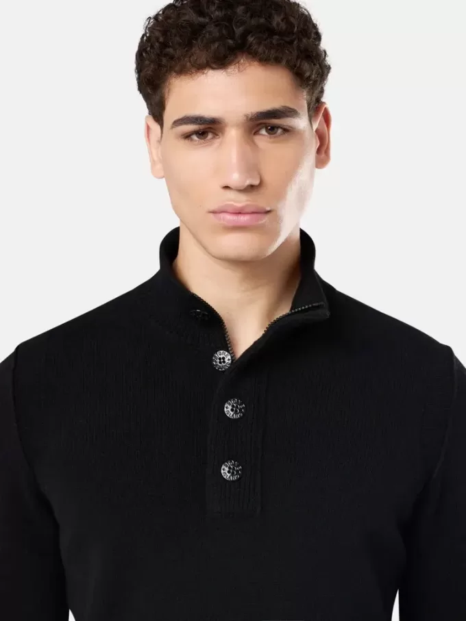 Pullover mit halbem Reißverschluss und Filzbesatz Pullover mit halbem Reißverschluss und Filzbesatz