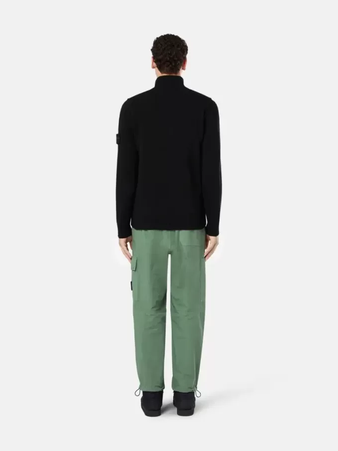Pullover mit halbem Reißverschluss und Filzbesatz Pullover mit halbem Reißverschluss und Filzbesatz
