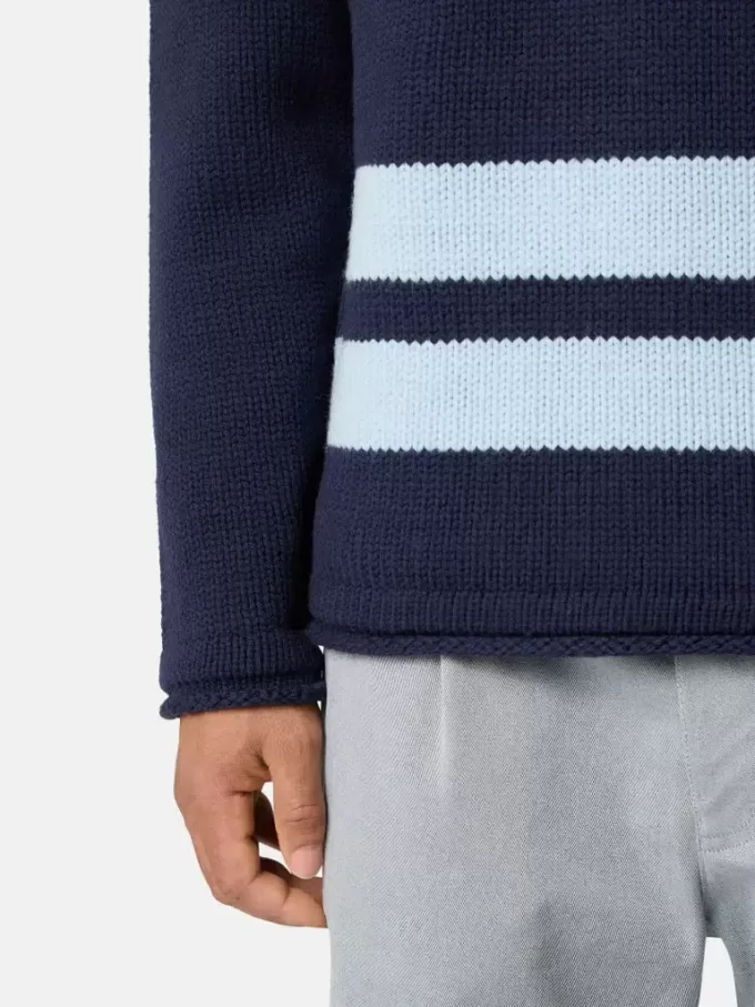 Pullover mit Rundhalsausschnitt, Brusttasche und Aufdruck Pullover mit Rundhalsausschnitt, Brusttasche und Aufdruck