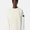 Pullover mit Rundhalsausschnitt und kontrastierenden Ziernähten Pullover mit Rundhalsausschnitt und kontrastierenden Ziernähten