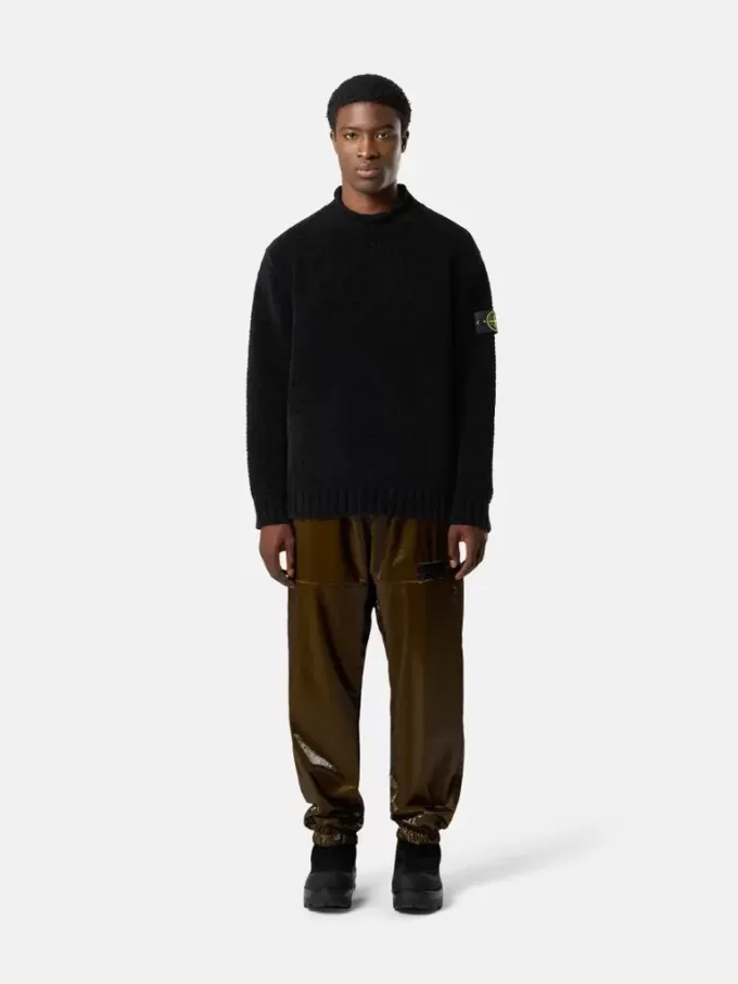 Pullover mit Stehkragen und Ziernähten