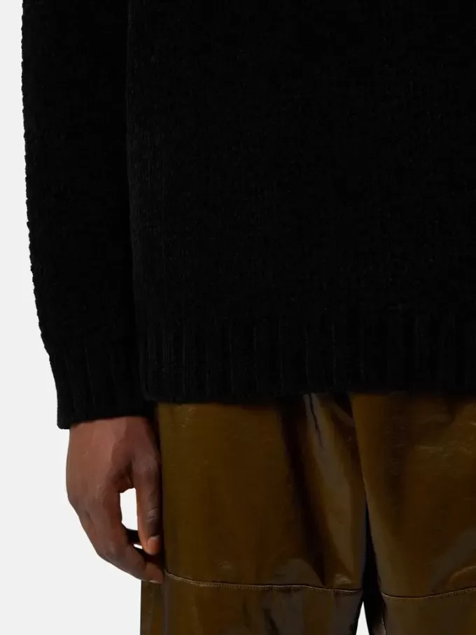 Pullover mit Stehkragen und Ziernähten