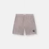 Regular-Fit-Badeshorts mit Taschen und Mesh-Futter. Regular-Fit-Badeshorts mit Taschen und Mesh-Futter.