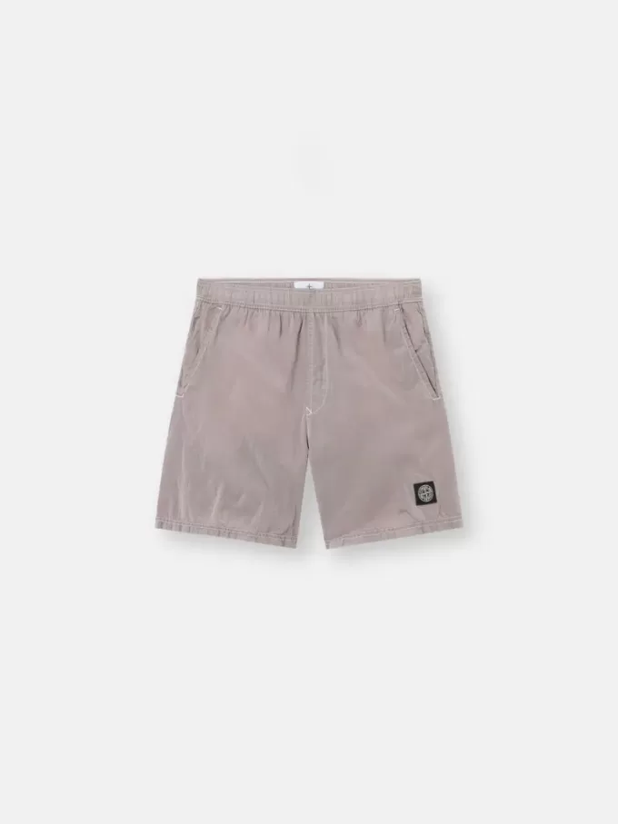 Regular-Fit-Badeshorts mit Taschen und Mesh-Futter. Regular-Fit-Badeshorts mit Taschen und Mesh-Futter.