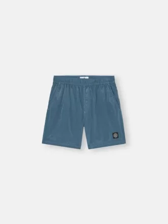 Regular-Fit-Badeshorts mit Taschen und Mesh-Futter. Regular-Fit-Badeshorts mit Taschen und Mesh-Futter.