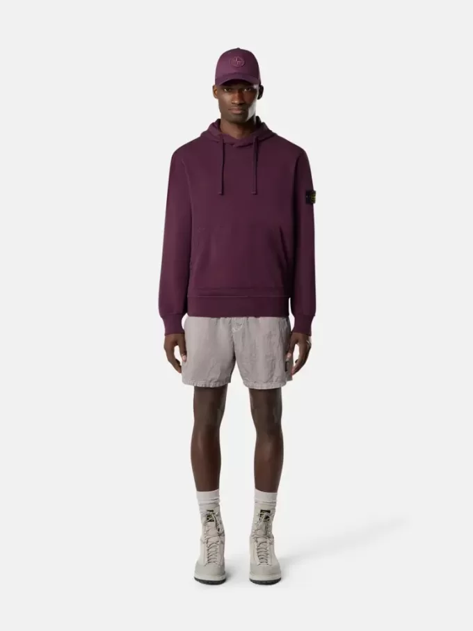 Regular-Fit-Badeshorts mit Taschen und Mesh-Futter. Regular-Fit-Badeshorts mit Taschen und Mesh-Futter.