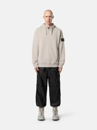 Regular-Fit-Kapuzenpullover mit Kängurutasche.