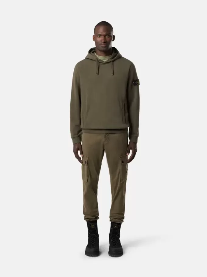 Regular-Fit-Kapuzenpullover mit Kängurutasche.