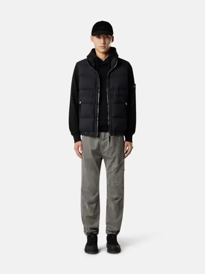 Regular-Fit-Kapuzenpullover mit Kängurutasche.