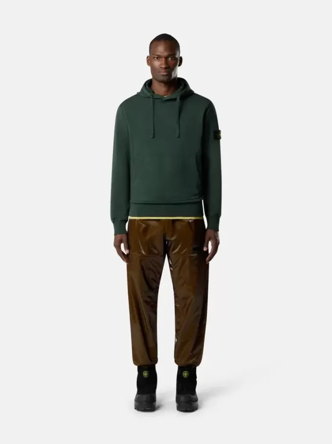 Regular-Fit-Kapuzenpullover mit Kängurutasche.