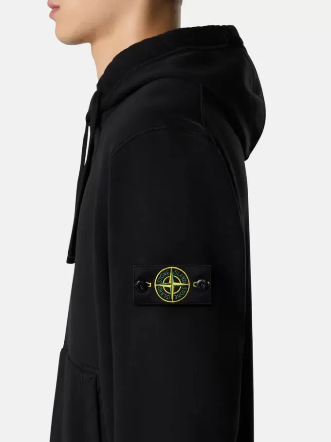 Regular-Fit-Kapuzenpullover mit Kängurutasche.