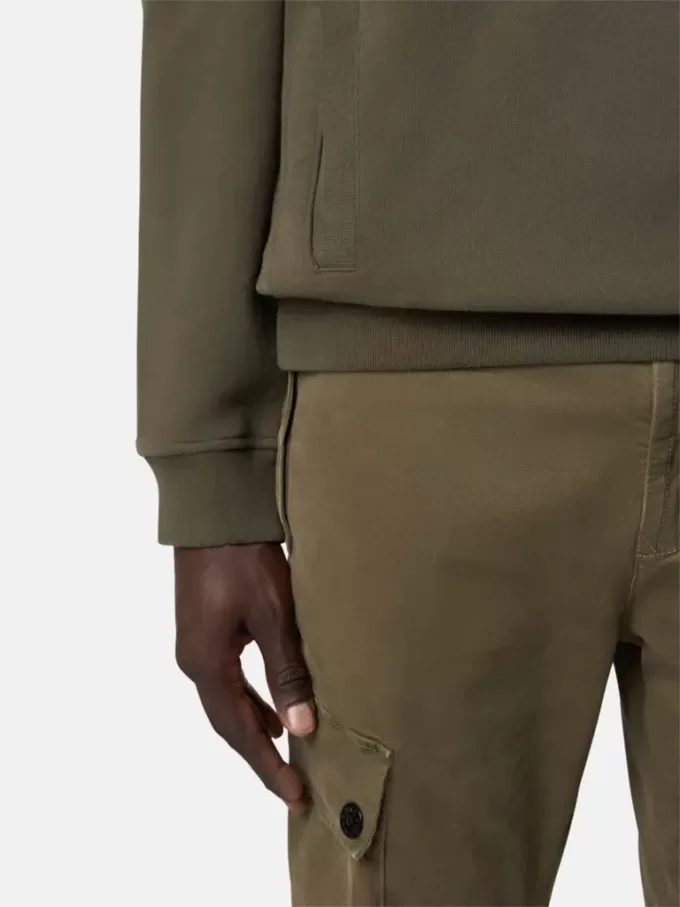 Regular-Fit-Kapuzenpullover mit Kängurutasche.