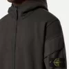 Regular-Fit-Sweatshirt mit Kapuze und Reißverschluss sowie Ärmeltaschen. Regular-Fit-Sweatshirt mit Kapuze und Reißverschluss sowie Ärmeltaschen.