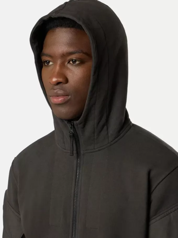 Regular-Fit-Sweatshirt mit Kapuze und Reißverschluss sowie Ärmeltaschen. Regular-Fit-Sweatshirt mit Kapuze und Reißverschluss sowie Ärmeltaschen.