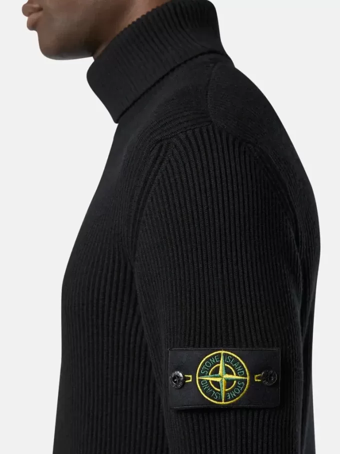 Rollkragenpullover mit fein gerippten Bündchen