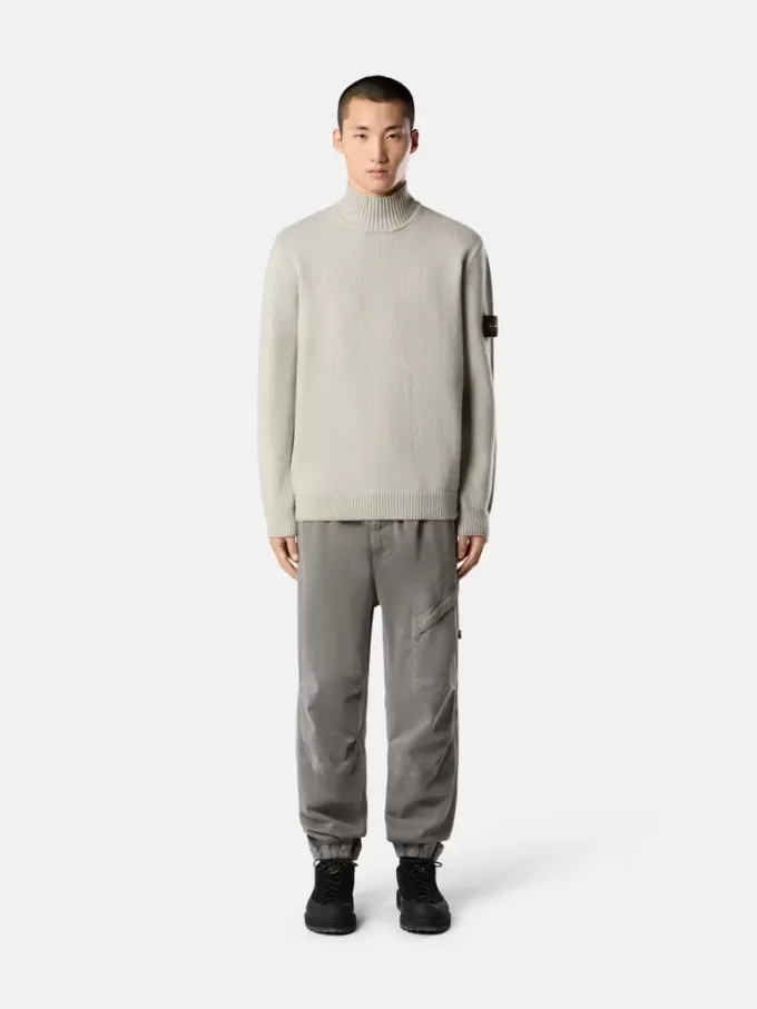 Rollkragenpullover mit gerippten Bündchen