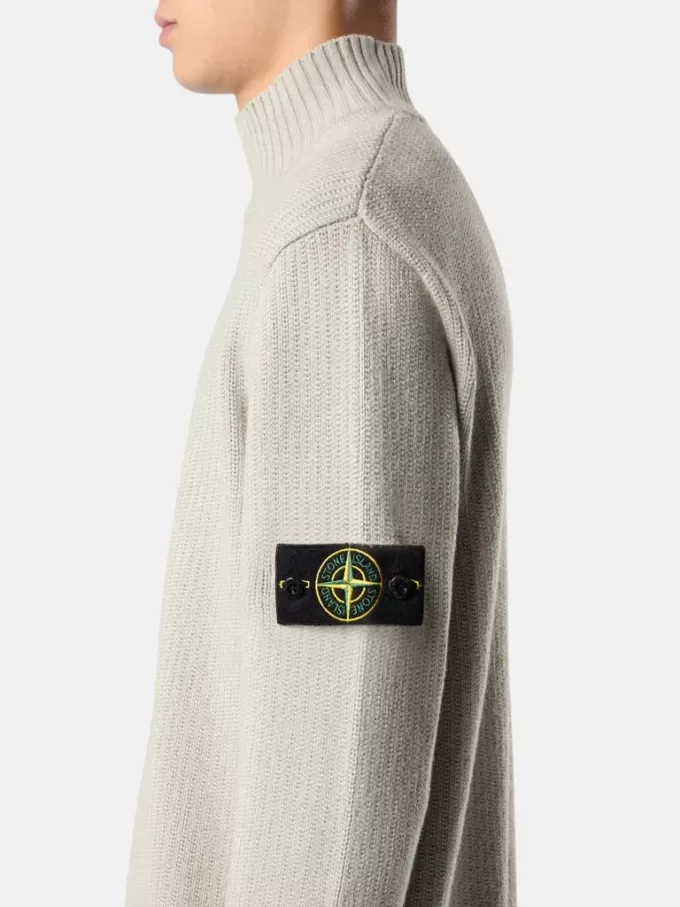 Rollkragenpullover mit gerippten Bündchen