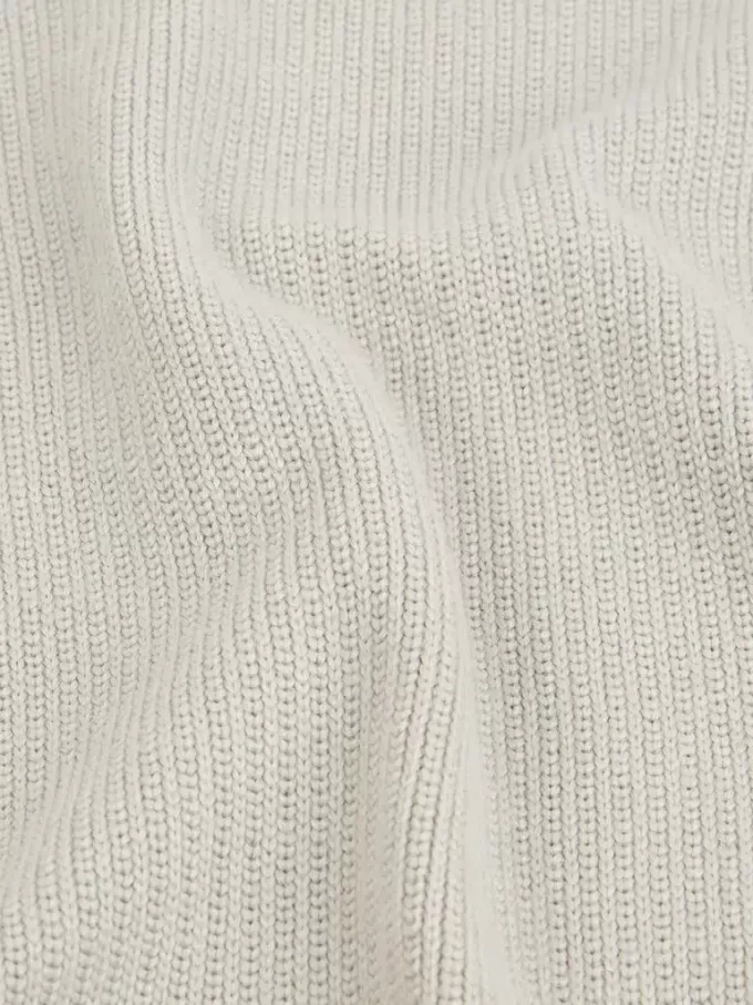 Rollkragenpullover mit gerippten Bündchen