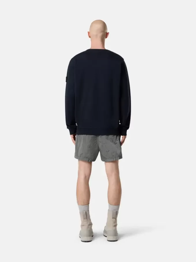 Schmal geschnittene Badeshorts mit Taschen und Mesh-Futter