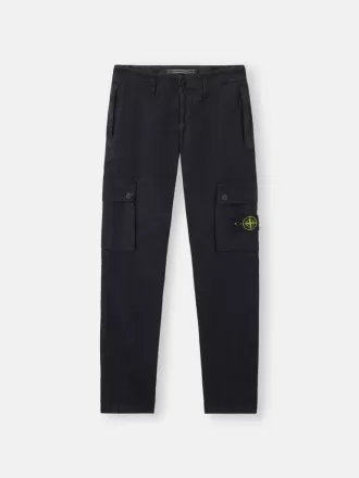 Schmal geschnittene Cargohose mit Reißverschlusstaschen Schmal geschnittene Cargohose mit Reißverschlusstaschen