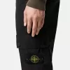 Schmal geschnittene Cargohose mit Reißverschlusstaschen Schmal geschnittene Cargohose mit Reißverschlusstaschen