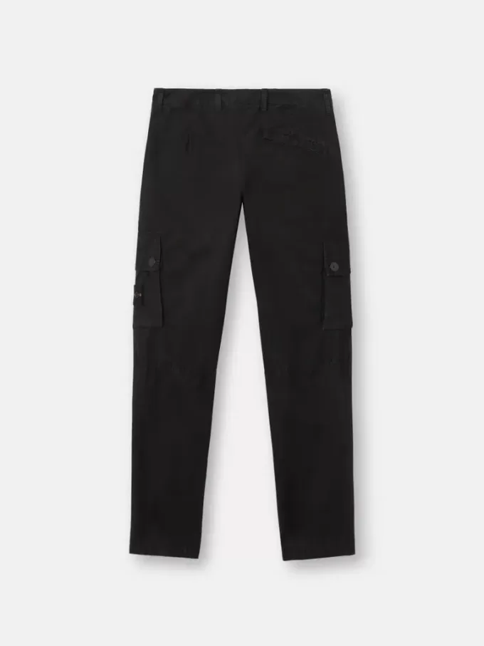 Schmal geschnittene Cargohose mit Reißverschlusstaschen Schmal geschnittene Cargohose mit Reißverschlusstaschen