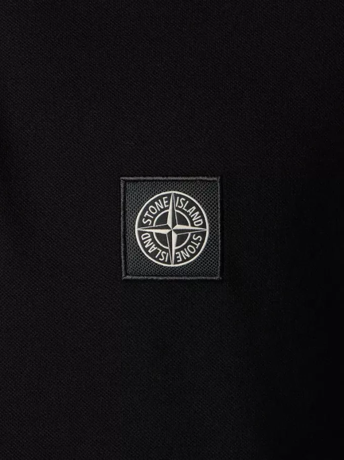 Schmal geschnittenes Kurzarm-Poloshirt mit Compass-Aufnäher