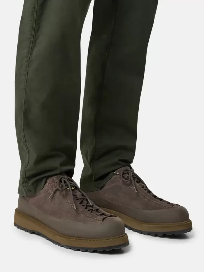 Schnürsneaker mit Gummirand und Profilsohle