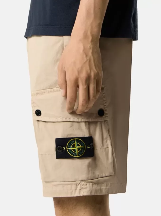 Slim-Fit-Bermudashorts mit Reißverschlusstaschen Slim-Fit-Bermudashorts mit Reißverschlusstaschen