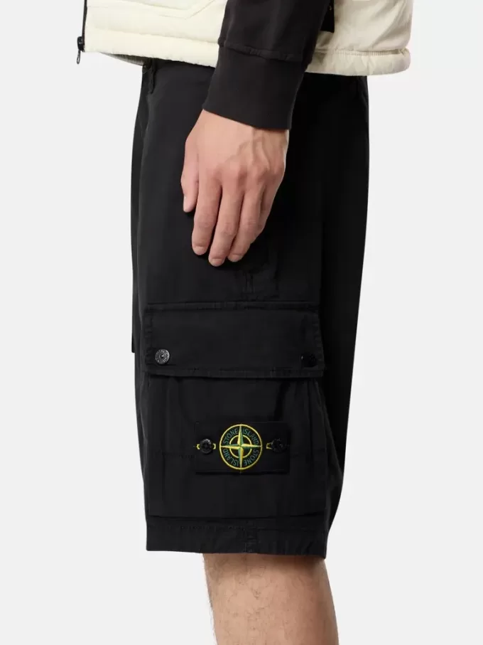 Slim-Fit-Bermudashorts mit Reißverschlusstaschen Slim-Fit-Bermudashorts mit Reißverschlusstaschen