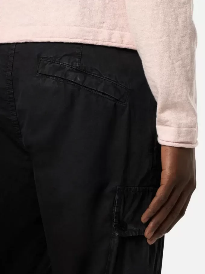 Slim-Fit-Cargo-Bermudashorts mit Reißverschlusstaschen Slim-Fit-Cargo-Bermudashorts mit Reißverschlusstaschen