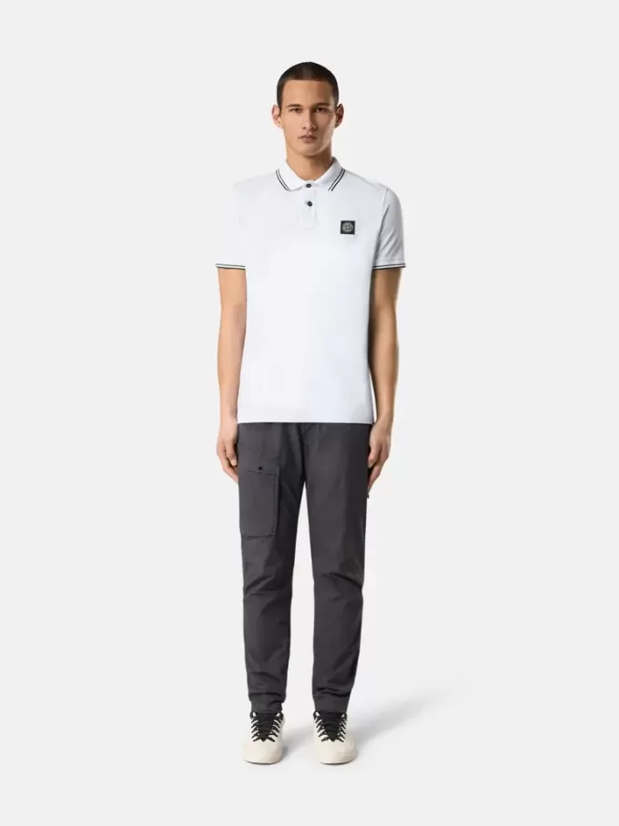 Slim-Fit-Kurzarm-Poloshirt mit gestreiften Details Slim-Fit-Kurzarm-Poloshirt mit gestreiften Details